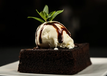 ice-cream-with-cake-new-image