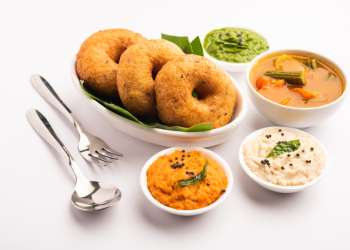 Uzhunnuvada with chutney